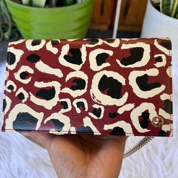 🔥🔥NEW GUCCI
Patent Leopard Print Betty Chain Wallet Brick Red Black🔥🔥 - Picture 5 of 14
